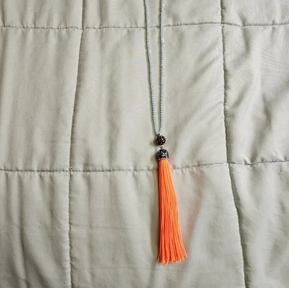 Neon orange necklace - Picture 2 of 4